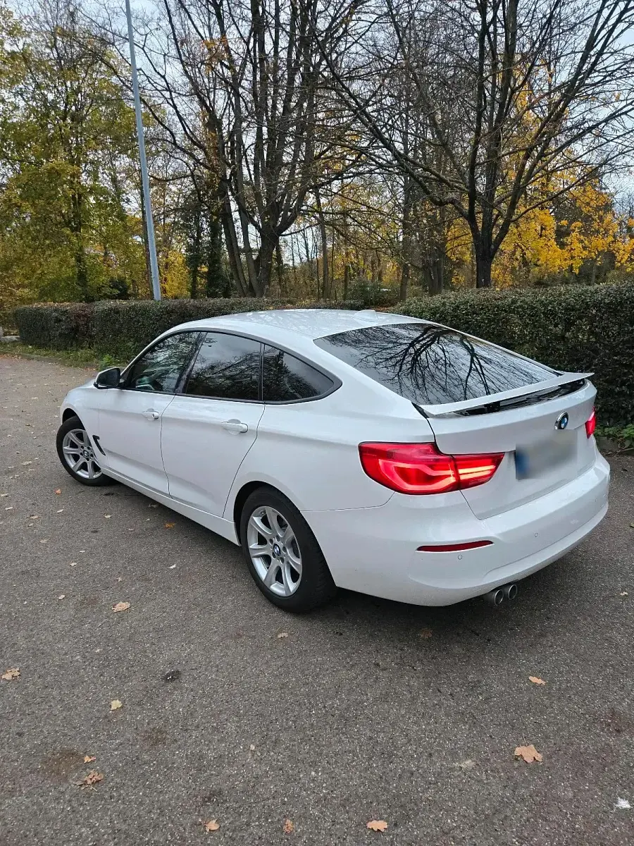 Gebraucht BMW 320 190 PS (139 kW) 2019 Weiß Limousine