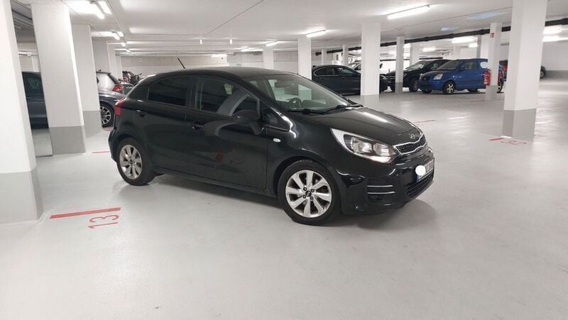 Schwarz Gebraucht 2015 Kia Rio DREAM-TEAM Edition Limousine | 5.700 € (Fairer Preis) - Bild 1/4