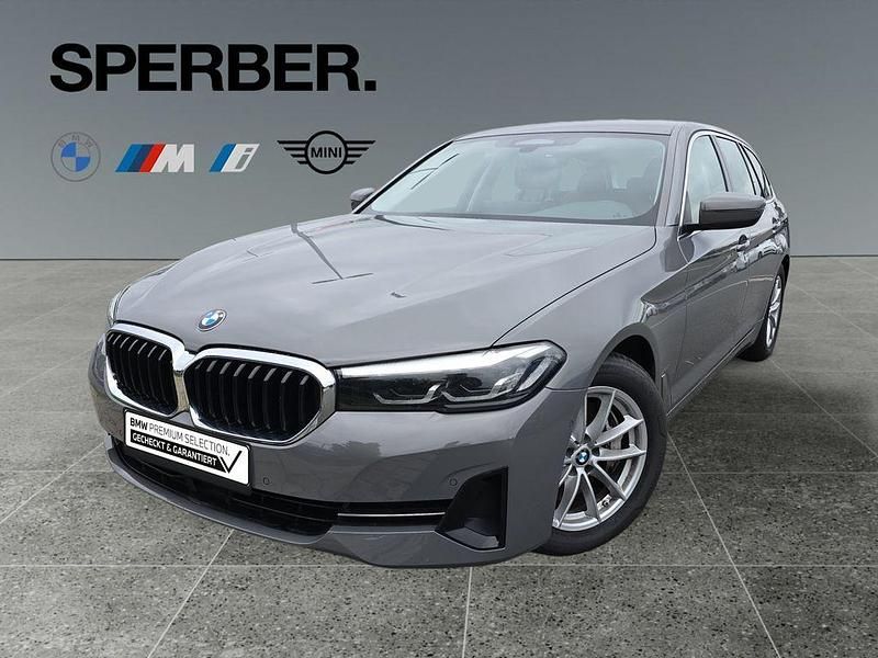 Grau Gebraucht 2021 BMW 530 Sport Line Limousine | 26.490 € (Superpreis) - Bild 1/4