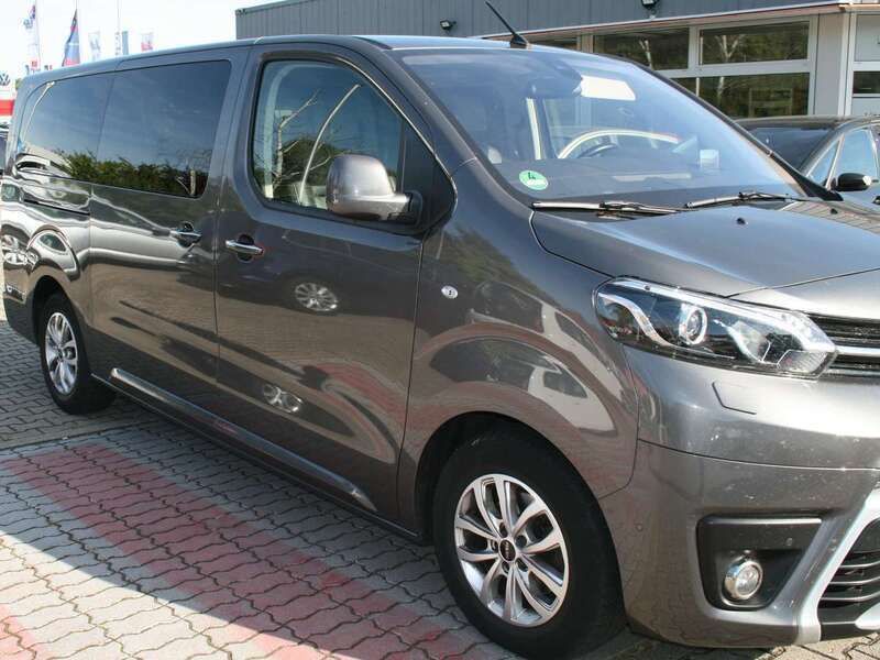 Schwarz Gebraucht 2019 Toyota Proace Verso Executive Kombi | 33.400 € (Teuer) - Bild 1/4