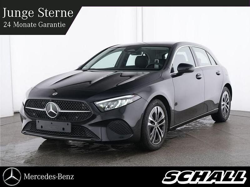 Schwarz Gebraucht 2024 Mercedes A180 Progressive Limousine | 29.348 € (Fairer Preis) - Bild 1/4