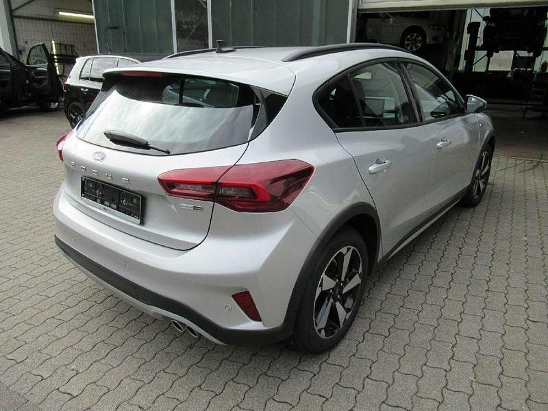 Gebraucht Ford Focus Active 125 PS (91 kW) 2022 Silber Limousine
