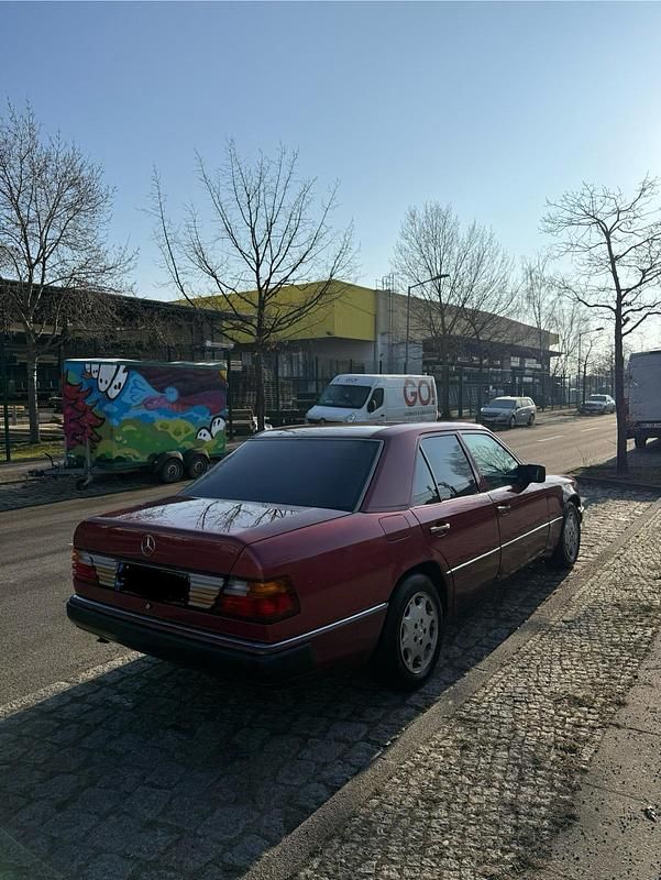Gebraucht Mercedes E230 Sportline 136 PS (100 kW) 1991 Rot Limousine
