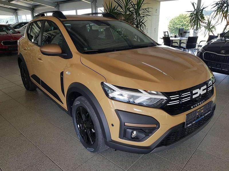 Beige Gebraucht 2025 Dacia Sandero Stepway Kleinwagen | 19.950 € (Fairer Preis) - Bild 1/4