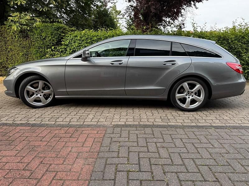 Grau Gebraucht 2013 Mercedes CLS350 Shooting Brake Kombi | 21.000 € (Fairer Preis) - Bild 1/4