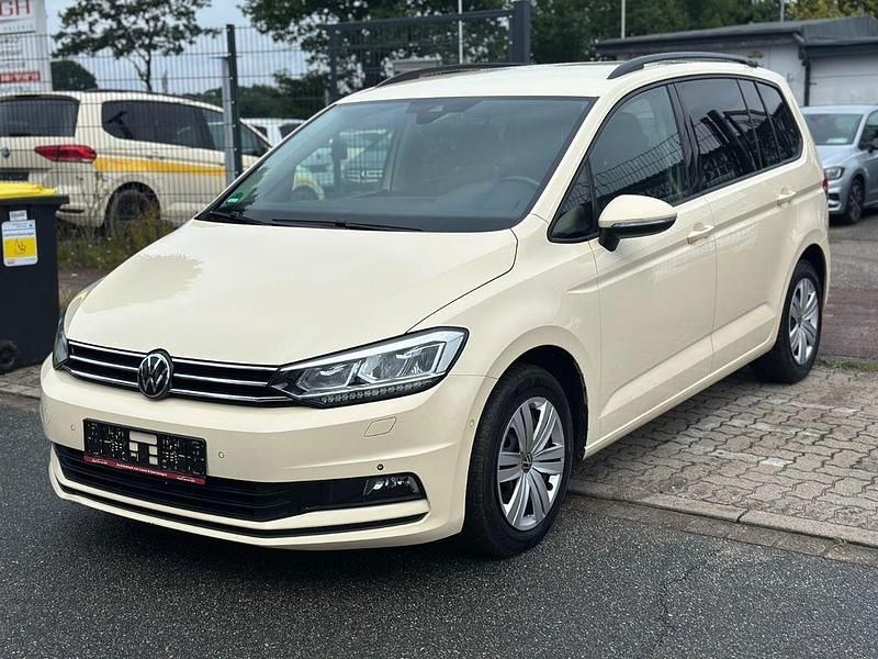 Beige Gebraucht 2022 VW Touran Van / Kleinbus | 12.400 € (Guter Preis) - Bild 1/4