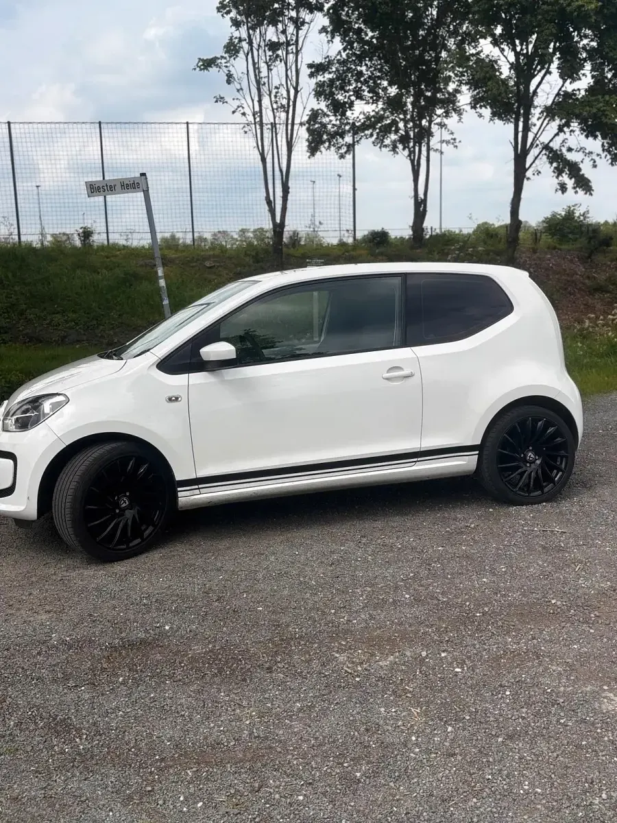 Używany VW up! 68 KM (50 kW) 2015 Biały Hatchback