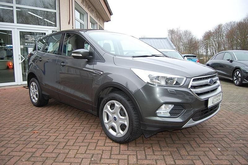 Gebraucht Ford Kuga Trend 120 PS (88 kW) 2017 Grau SUV