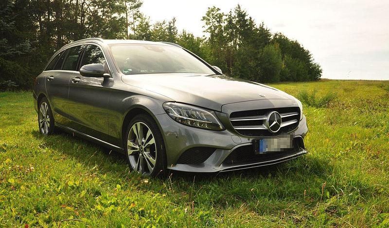 Grau Gebraucht 2020 Mercedes C300e Kombi | 22.000 € (Guter Preis) - Bild 1/4