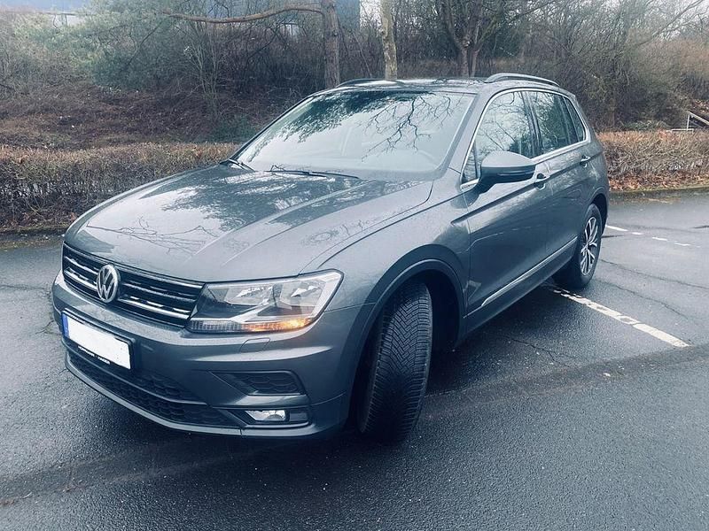 Grau Gebraucht 2018 VW Tiguan Comfortline SUV | 17.999 € (Fairer Preis) - Bild 1/4