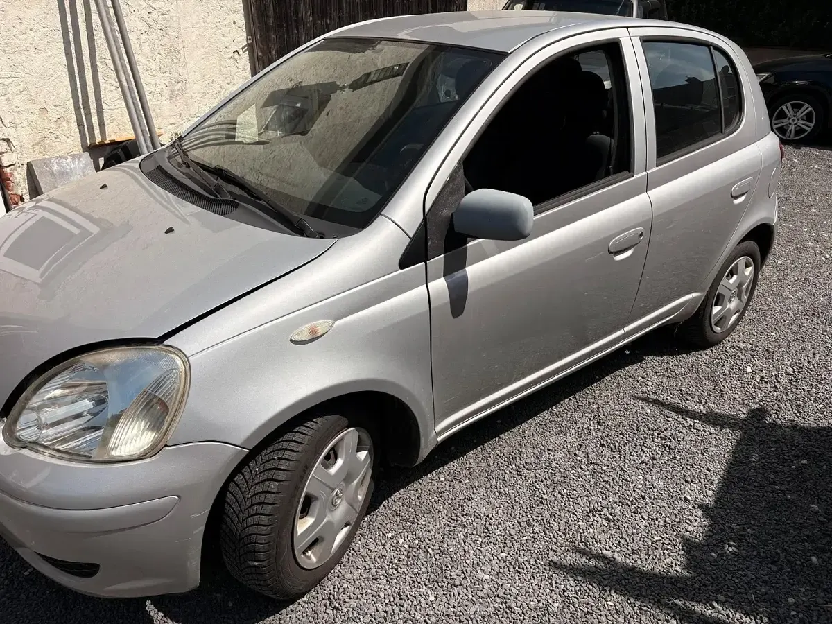 Gebraucht Toyota Yaris 87 PS (63 kW) 2004 Grau Kleinwagen