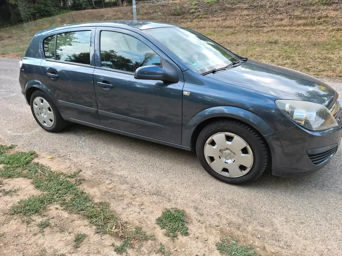 Gebraucht Opel Astra 105 PS (77 kW) 2007 Grau Limousine