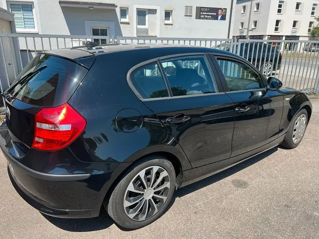 Gebraucht BMW 116 122 PS (89 kW) 2010 Schwarz Kleinwagen