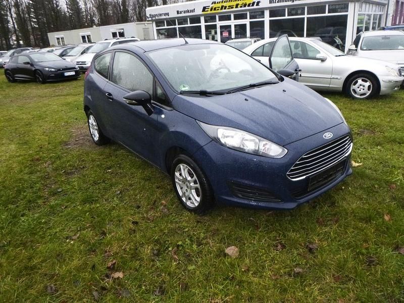 Gebraucht Ford Fiesta Ambiente 60 PS (44 kW) 2015 Blau Kleinwagen