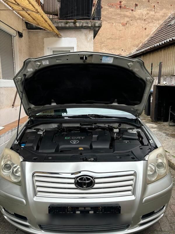Silber Gebraucht 2005 Toyota Avensis Limousine | 3.200 € (Fairer Preis) - Bild 1/4