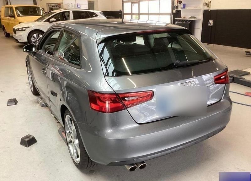 Gebraucht Audi A3 Sportback 150 PS (110 kW) 2013 Grau Kleinwagen