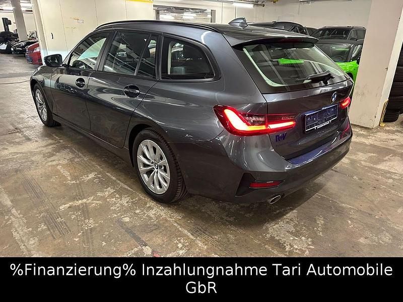 Mineralgrau metallic Gebraucht 2022 BMW 318 Advantage Kombi | 16.980 € (Fairer Preis) - Bild 1/4