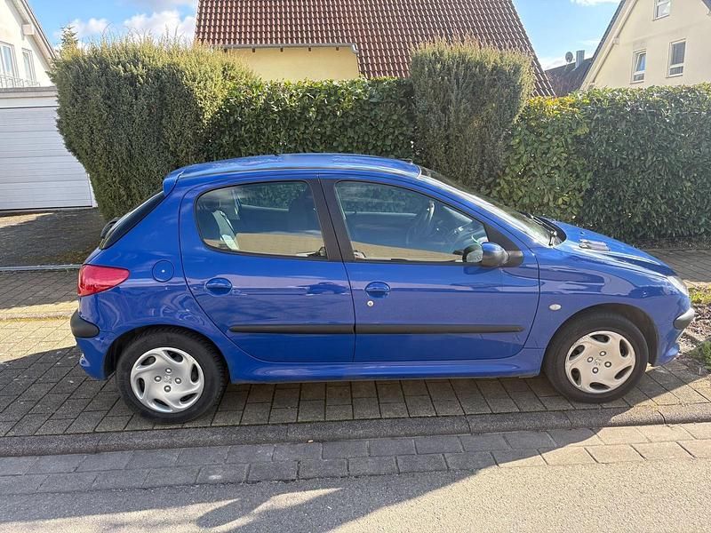 Gebraucht Peugeot 206 75 PS (55 kW) 2003 Blau Kleinwagen
