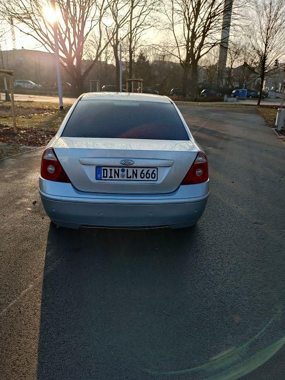 Gebraucht Ford Mondeo 145 PS (106 kW) 2001 Silber Limousine