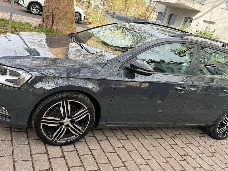 Gebraucht VW Passat 140 PS (102 kW) 2014 Grau Kombi
