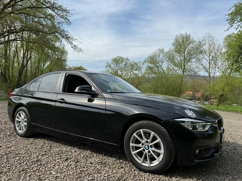 Gebraucht BMW 318 Advantage 150 PS (110 kW) 2018 Schwarz Limousine