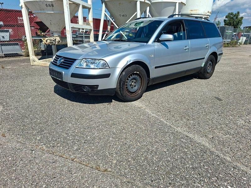 Silber Gebraucht 2001 VW Passat Basis Limousine | 1.900 € (Fairer Preis) - Bild 1/4