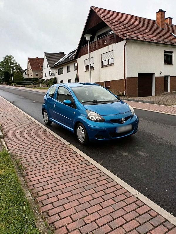 Gebraucht Toyota Aygo 68 PS (50 kW) 2009 Blau Kleinwagen