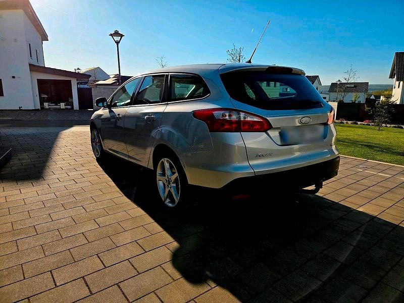 Gebraucht Ford Focus 125 PS (91 kW) 2012 Silber Kombi