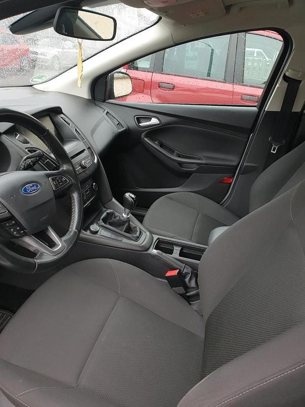 Gebraucht Ford Focus 120 PS (88 kW) 2015 Grau Kombi