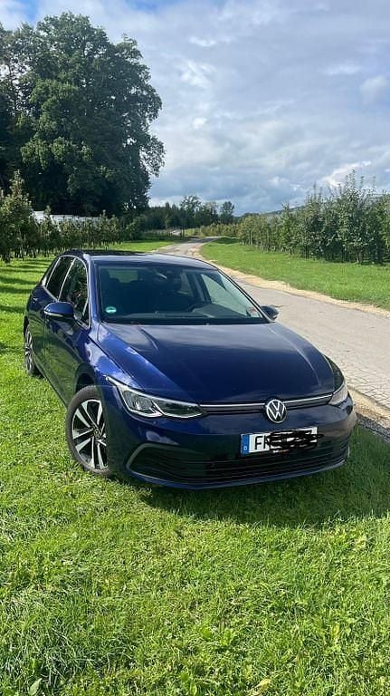 Blau Gebraucht 2021 VW Golf VIII United Limousine | 18.699 € (Guter Preis) - Bild 1/4