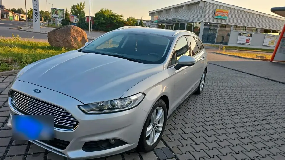 Gebraucht Ford Mondeo 150 PS (110 kW) 2017 Silber Kombi