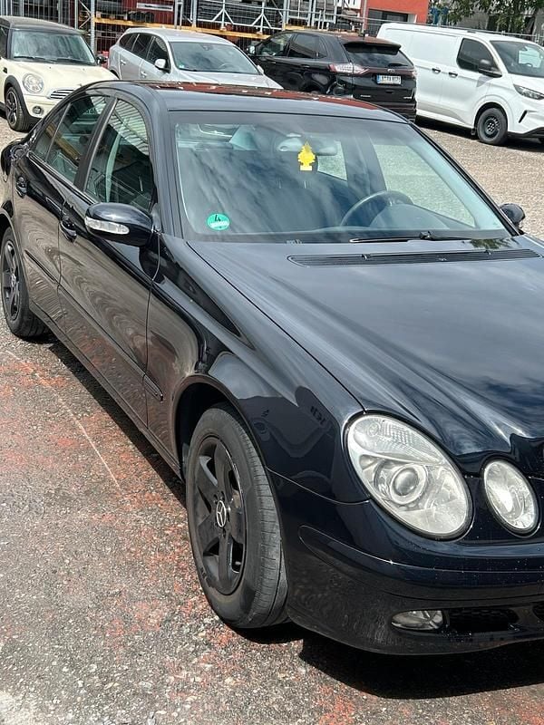 Schwarz Gebraucht 2003 Mercedes E200 Limousine | 2.400 € (Superpreis) - Bild 1/4