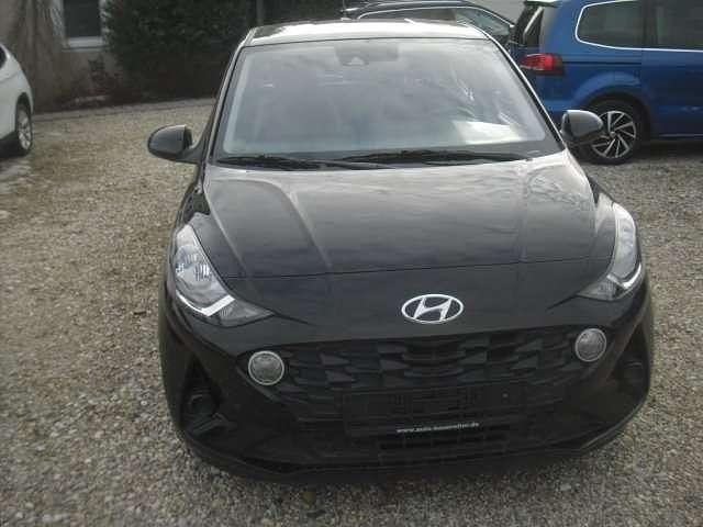 Gebraucht Hyundai i10 Select 67 PS (49 kW) 2023 Schwarz Kleinwagen