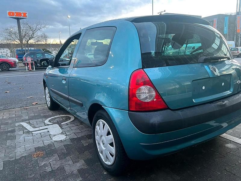 Używany Renault Clio II 88 KM (64 kW) 2002 Niebieski Hatchback