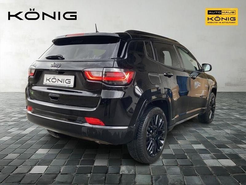 Gebraucht Jeep Compass 131 PS (96 kW) 2024 Schwarz SUV