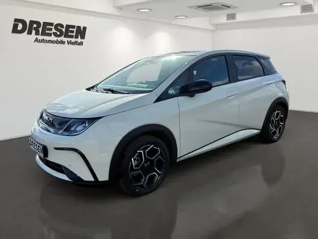 Nowe BYD Dolphin Design 150 kW (204 KM) 2026 Biały Hatchback