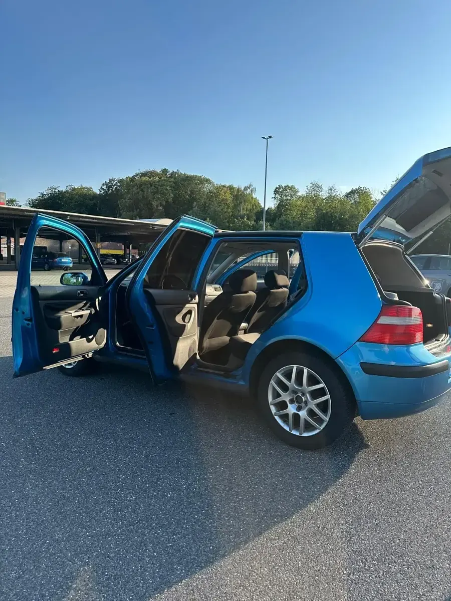 Gebraucht VW Golf IV 100 PS (73 kW) 2003 Blau Kleinwagen