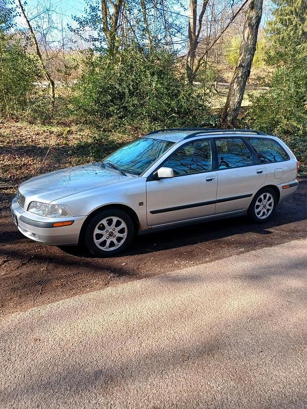 Gebraucht Volvo V40 122 PS (89 kW) 2002 Silber Kombi