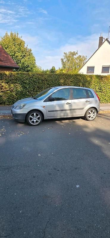 Silber Gebraucht 2006 Ford Fiesta Kleinwagen | 550 € (Superpreis) - Bild 1/4