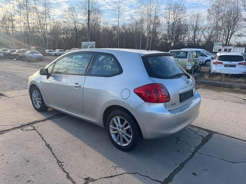 Gebraucht Toyota Auris 132 PS (97 kW) 2009 Silber Kleinwagen