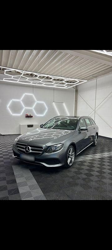 Gebraucht Mercedes E350 258 PS (189 kW) 2017 Grau Kombi