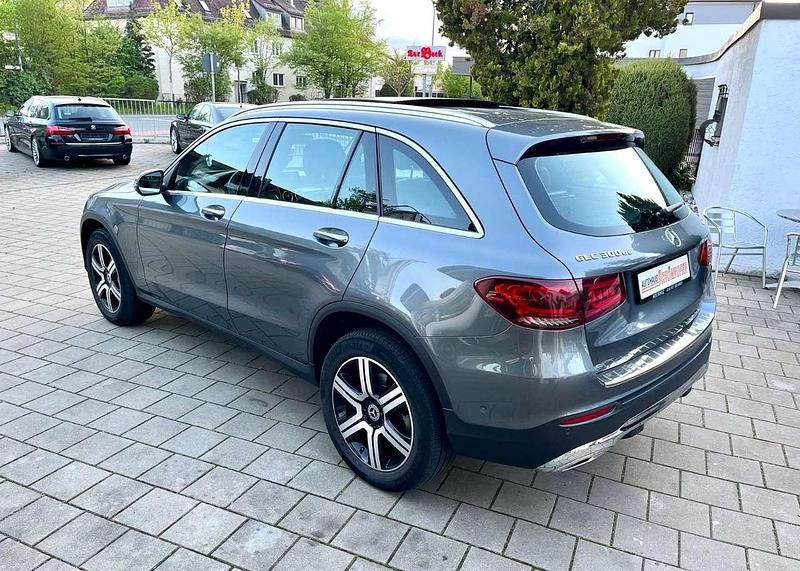 Gebraucht Mercedes GLC300 194 PS (142 kW) 2022 Grau SUV