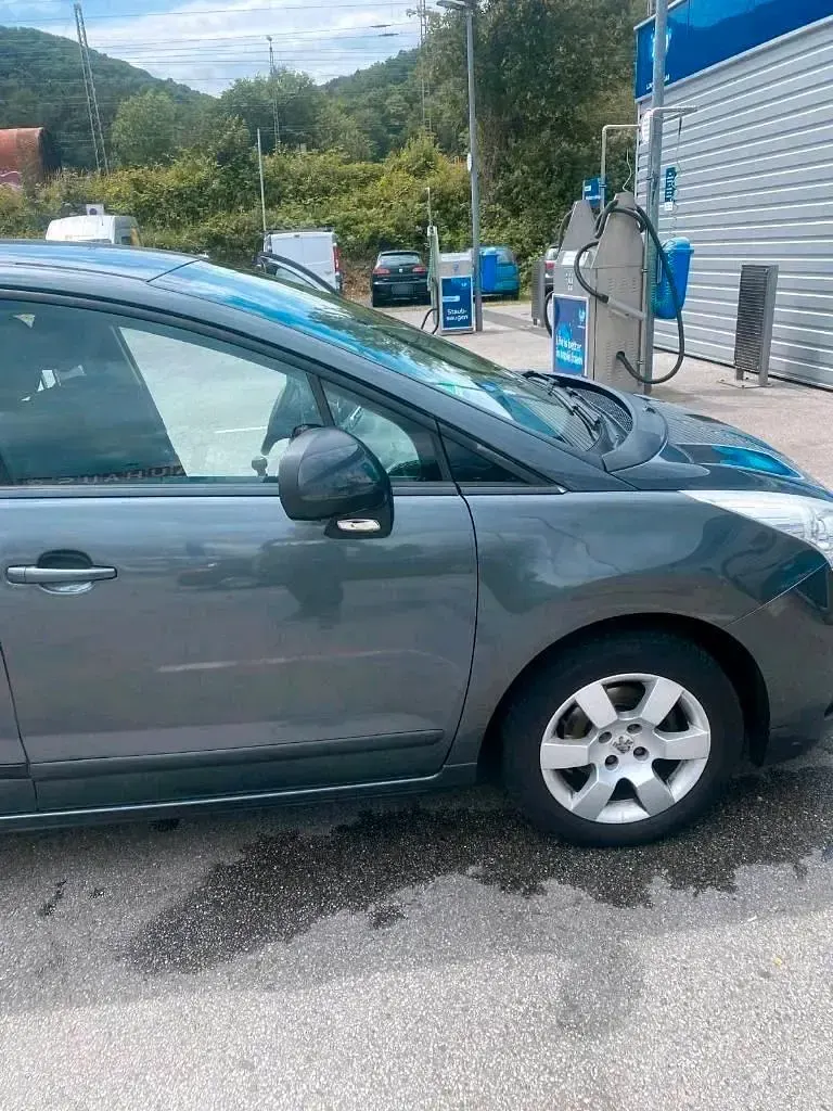 Gebraucht Peugeot 5008 112 PS (82 kW) 2011 Grau Van / Kleinbus