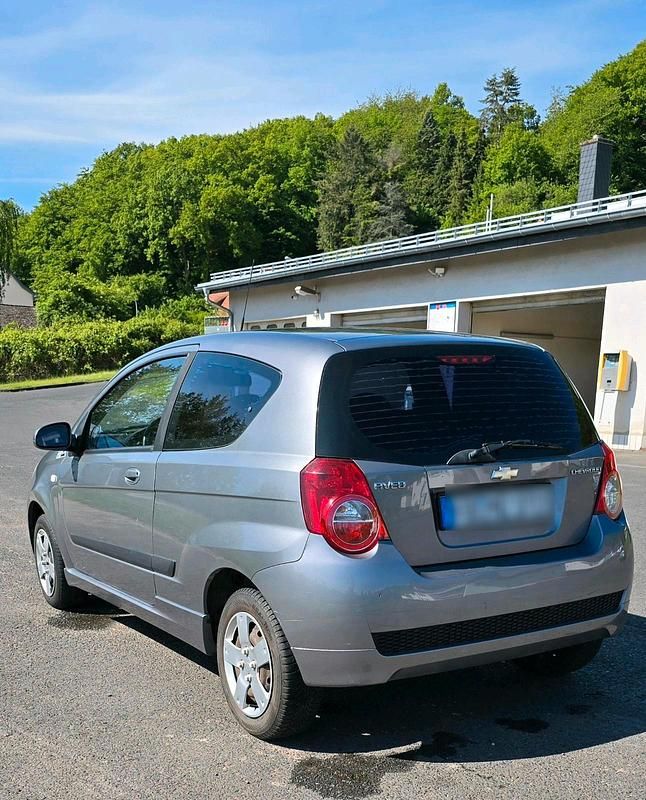 Grau Gebraucht 2008 Chevrolet Aveo Kleinwagen | 1.850 € (Fairer Preis) - Bild 1/4