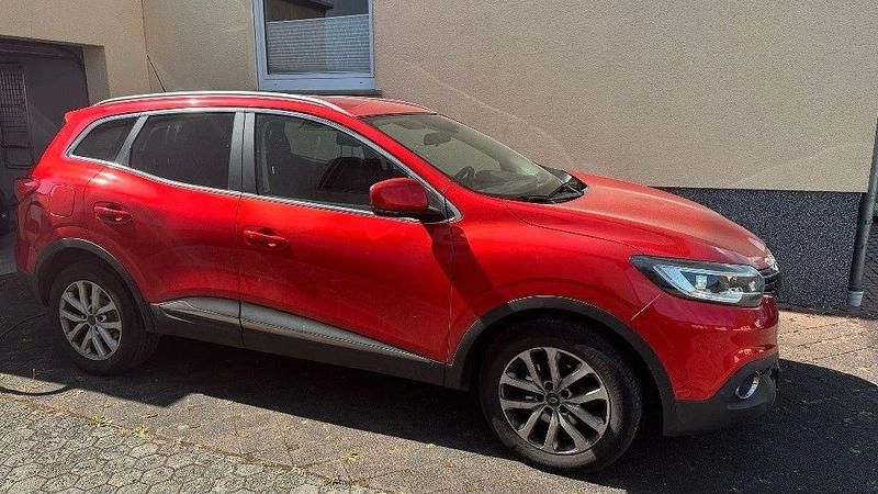 Rot Gebraucht 2016 Renault Kadjar Experience SUV | 9.499 € (Superpreis) - Bild 1/3
