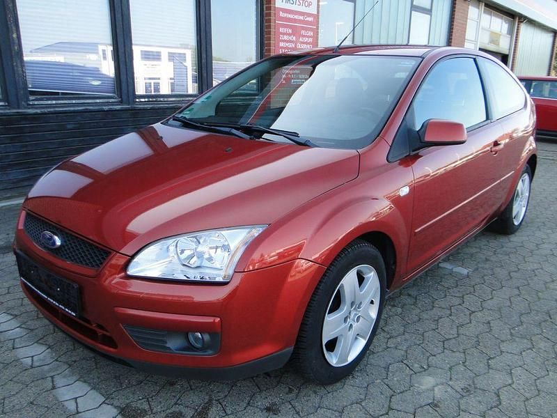 Second-hand Ford Focus Style 116 CP (85 kW) 2007 Roșu Berlinǎ