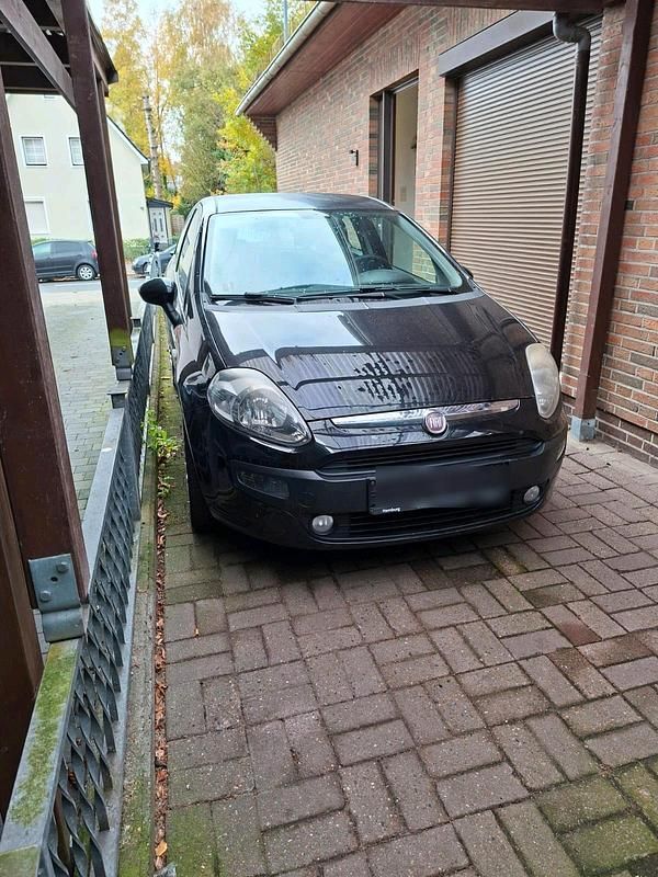 Schwarz Gebraucht 2010 Fiat Punto Kleinwagen | 2.100 € (Fairer Preis) - Bild 1/4