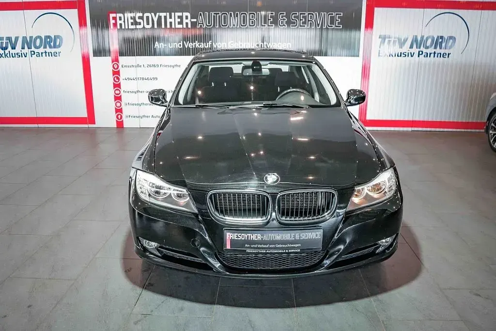 Gebraucht BMW 318 Comfort Edition 143 PS (105 kW) 2012 Schwarz Limousine