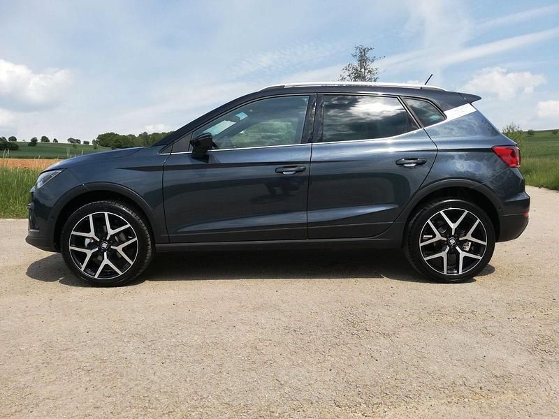 Grau Gebraucht 2019 Seat Arona SUV | 21.555 € - Bild 1/4