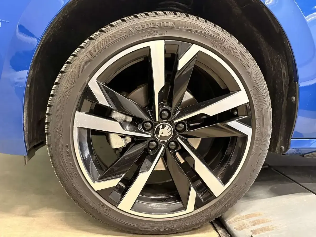 Gebraucht Skoda Kamiq Monte Carlo 116 PS (85 kW) 2025 Blau SUV